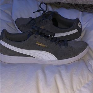 Women’s PUMA Vikky Suede size 7.5
